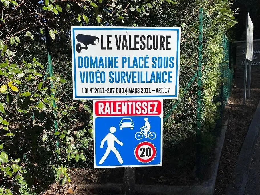 Bel appartement à Saint-Raphaël avec vue piscine