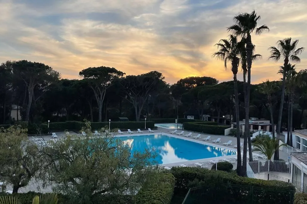 Bel appartement à Saint-Raphaël avec vue piscine