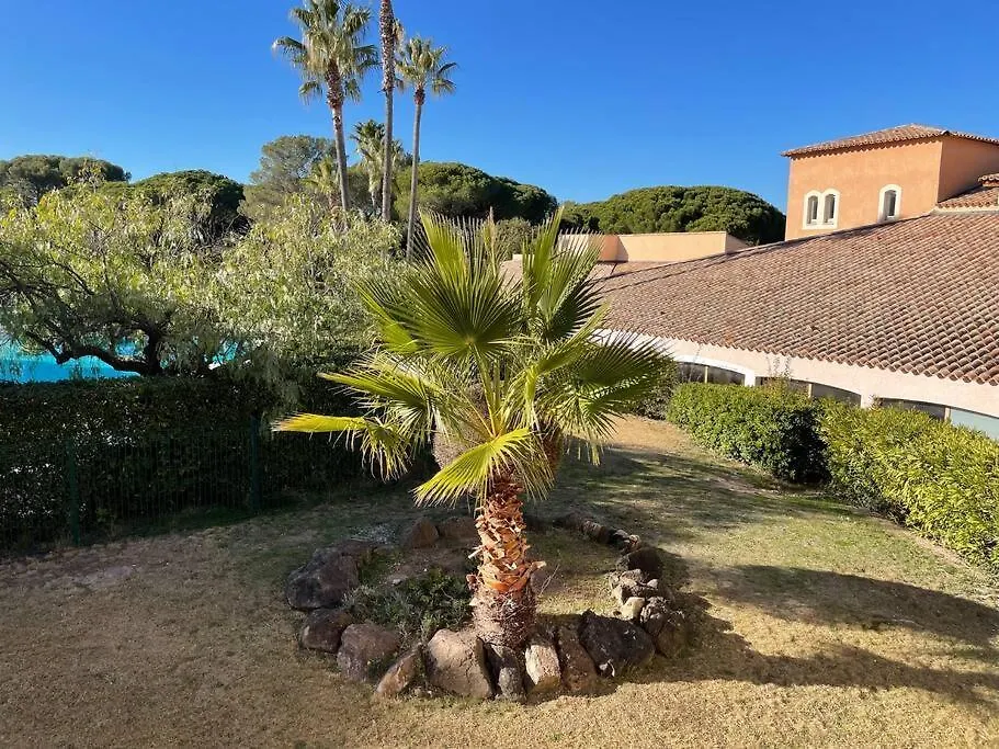 Bel appartement à Saint-Raphaël avec vue piscine 0*,  France
